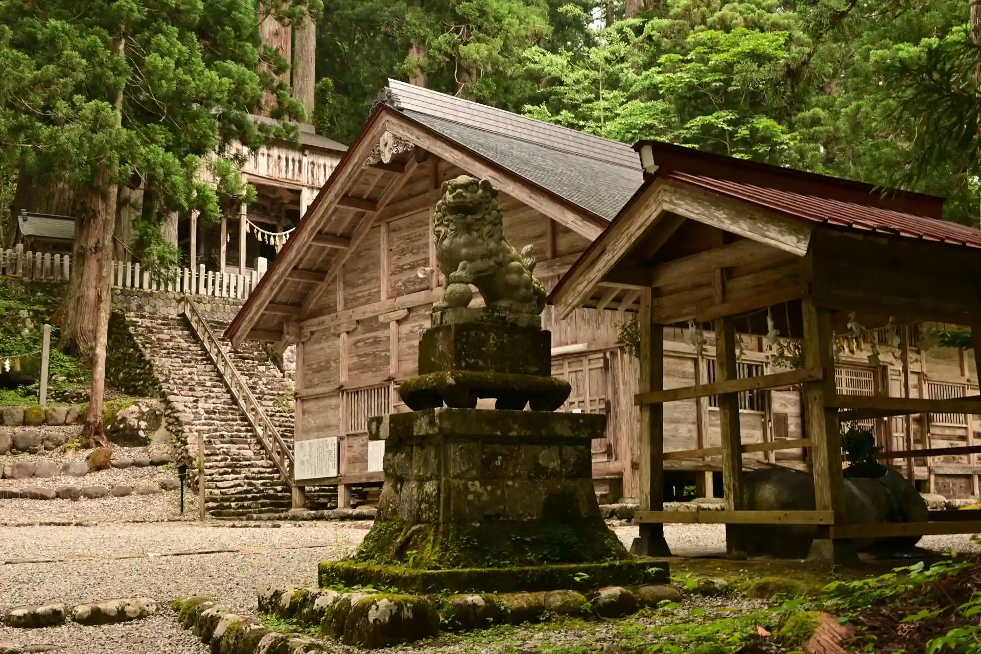 白山中居神社